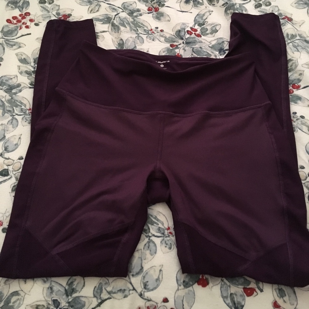 ‼️ SOLD‼️8 beautiful training leggings size M